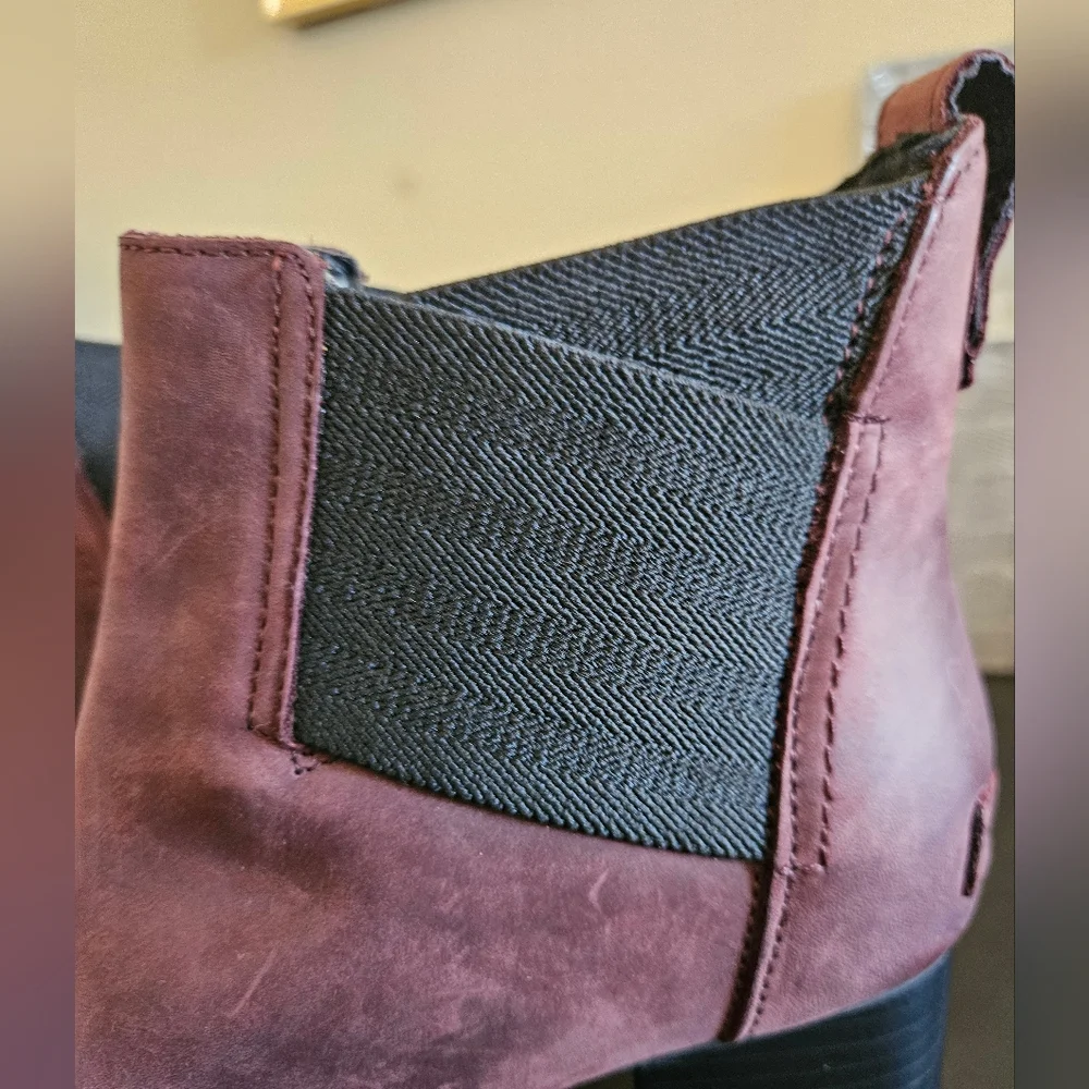 Sorel Addington Burgundy Chelsea Waterproof Leather Block Heel Boots Size 8